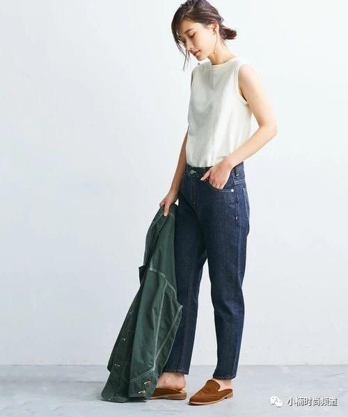 女生搭配:白色无袖上衣让自己更迷人!最新日本夏季穿搭总整理