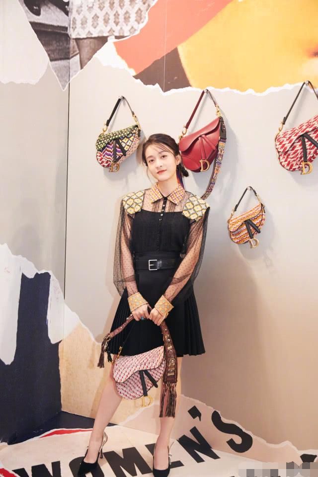 31岁赵丽颖秒杀21岁张雪迎，网友：未ps的腿一言难尽！