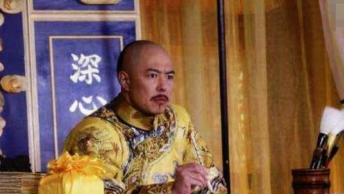  『气质』牛仔裤小姐姐端庄大气美丽动人，尽显浪漫魅力，很有女人味！