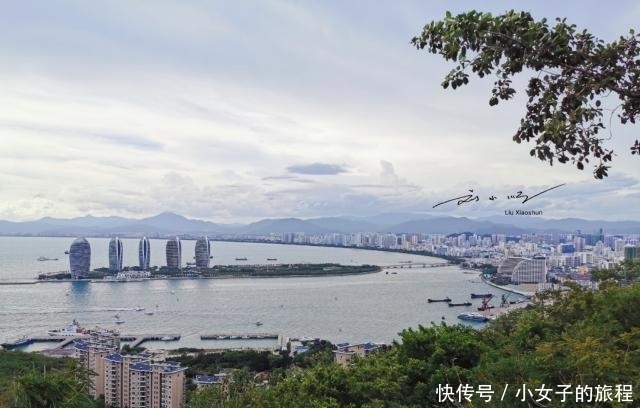 海南省第二大城市，以旅游业举世闻名，却常常被人戏称是东北城市