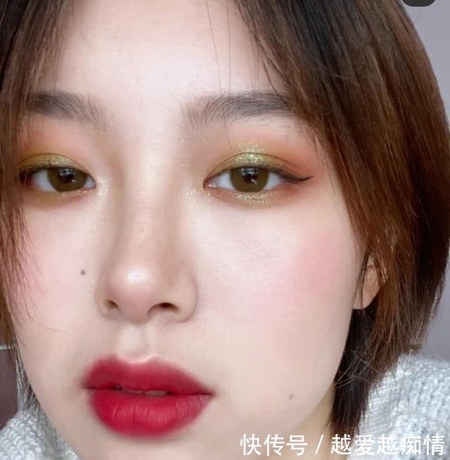 历年:盘点历年流行过的妆容,这四个造型里,肯定有一个让你真香过