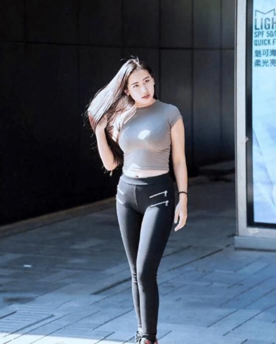  美女|潮流美女秋波微转，聪慧又显潮流，绝世而独立！
