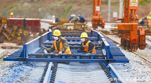  经济腾飞■内蒙耗资700亿规划高铁“大动脉”，带动沿途三个省的