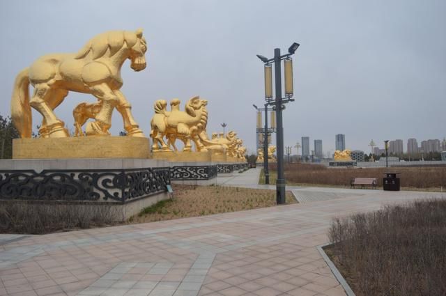  乌兰@康巴什第三天：我到了蒙古象棋广场和乌兰木伦河畔