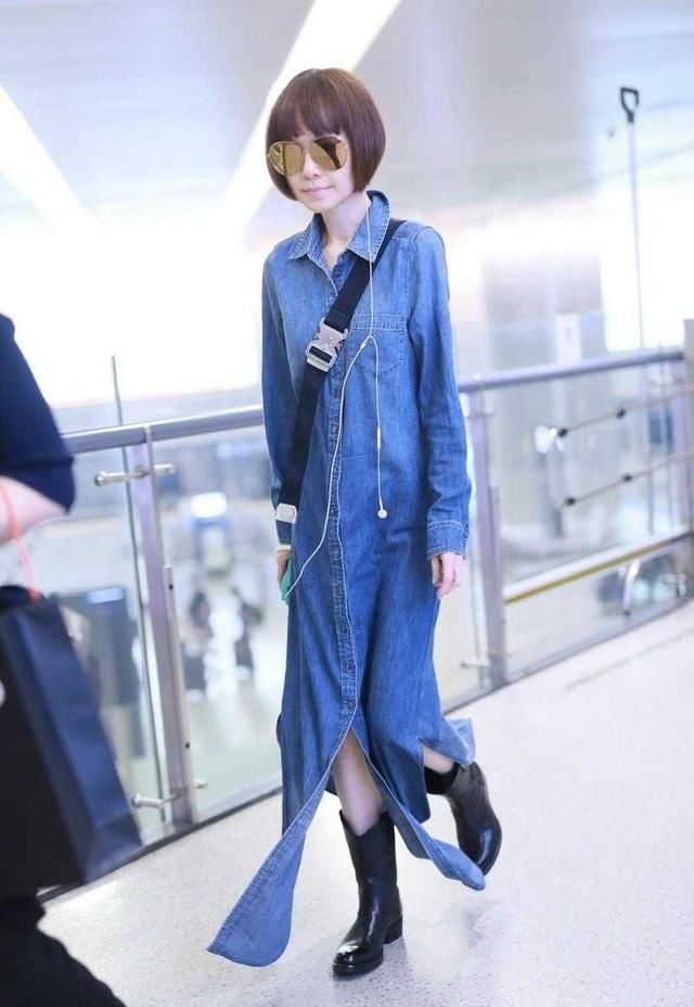  时髦：著名主持人陈鲁豫终于穿对衣服，一袭牛仔连衣裙长裙，减龄时髦