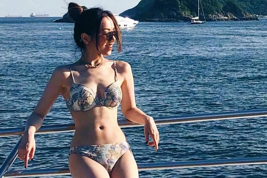 邓紫棋晒比基尼照，小蛮腰大长腿还有马甲线，这还是那个皮裤棋吗