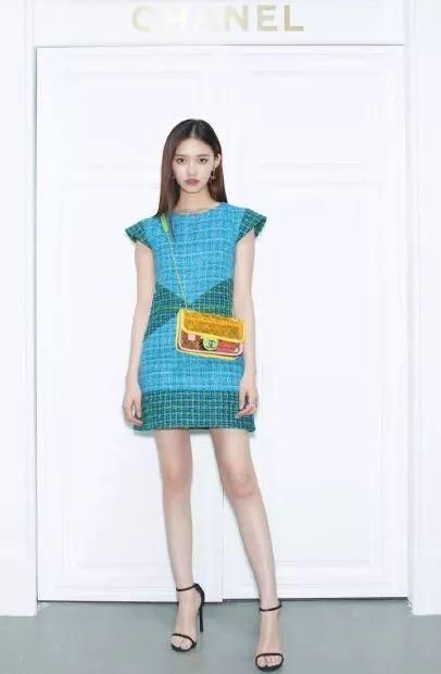 昨天的塑料袋你爱搭不理，今天的塑料袋只有时髦女孩看得起