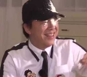 黄渤参加综艺节目遭喷奶油,王迅偷笑,网友:韩雪