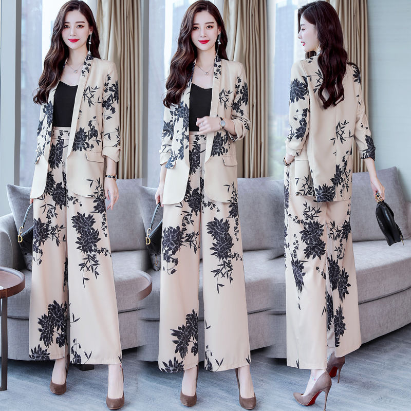 去年从未见过这么洋气的女装，比旗袍美嫩、比运动装时尚，还便宜