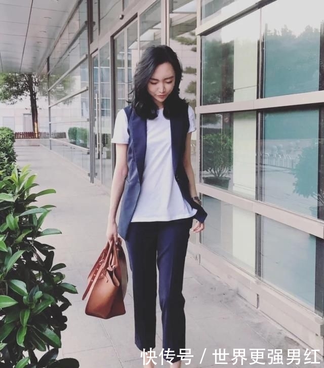  #质感好的白#嫌基础款白T恤太普通？那是你不会穿，这几招帮你穿出气质美