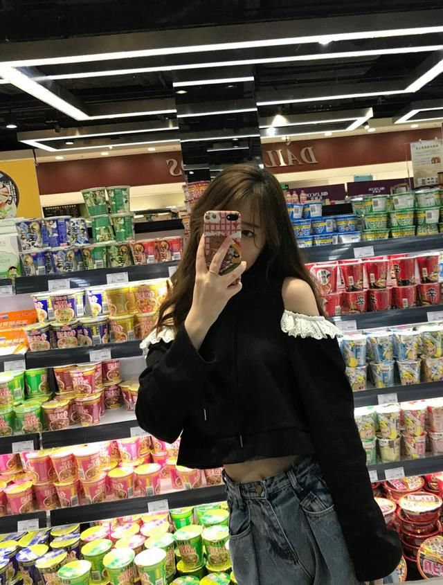  卫衣■春季卫衣想要穿出彩，get这3种小心机，整个春天不用愁