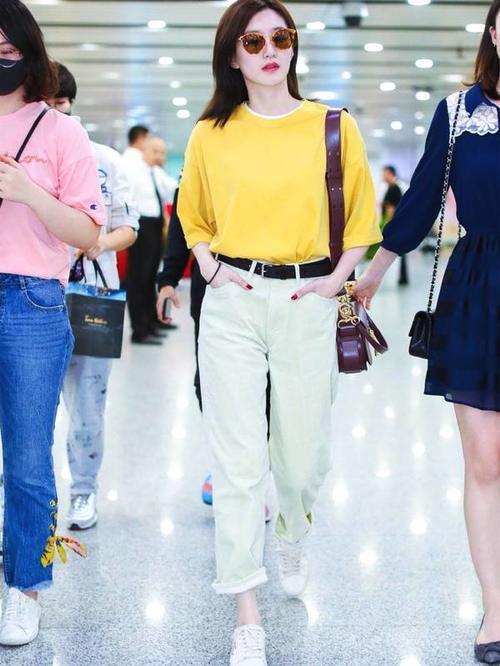 街拍：31岁江疏影, 直筒裤还要露脚踝