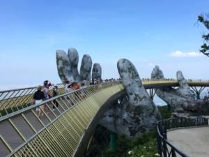 越南最“酷炫”的大桥，被两只“佛手”紧紧托住，耗资高达120亿