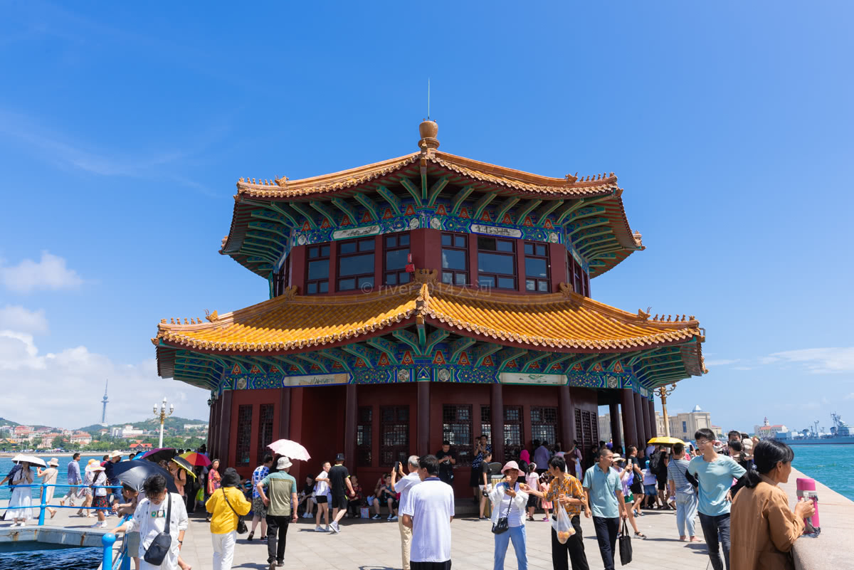 青岛的标志栈桥，已经美了126年，依然游客云集