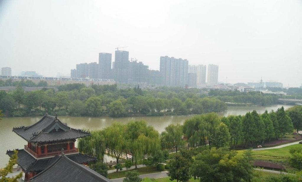 江苏最“憋区”城市，GDP将5千亿却还没通高铁，当地人很无奈