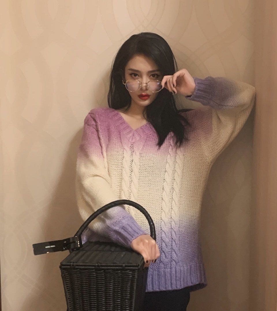  【隐藏】傅菁是“隐藏富婆”？穿13万造型在家看秀，真的是壕气逼人啊！