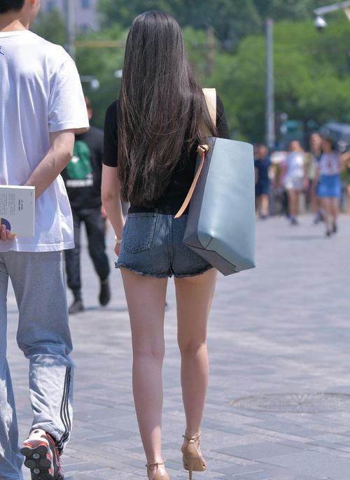  美丽|长腿妹子的美丽，你觉得可以接受吗？