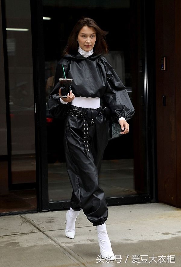 时下最时髦姐妹贝拉哈迪德和Gigi一同出街,贝拉这身气场全开