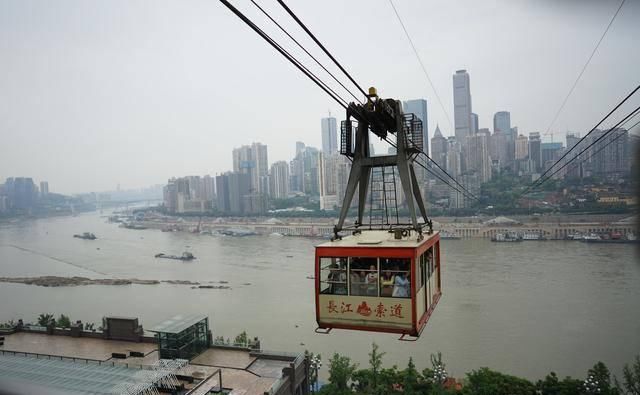 为让游客玩尽兴，耿直的重庆人腾出一座城，教你轻松打卡热门景点