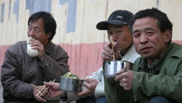  [经济]打工一年赚6万，在农村属于什么水平，算是高收入吗？看完才了解