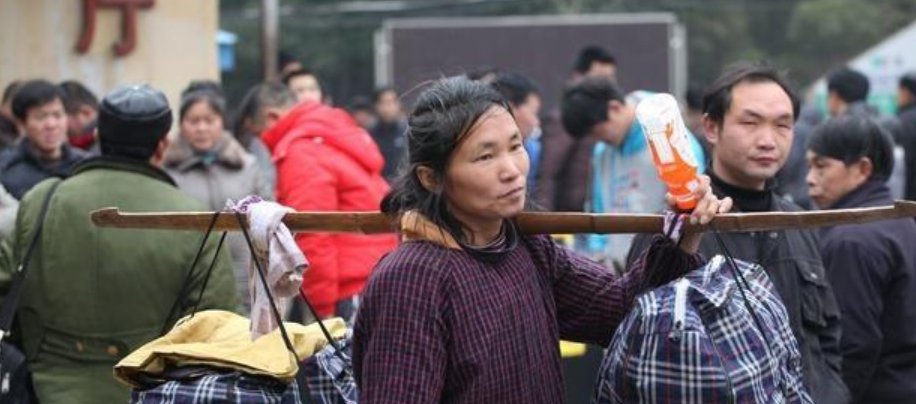  提前：离过年还有2个月，农民纷纷“提前返乡”，为啥不在外多赚