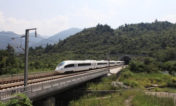 四川和云南合建一条高铁,设20站,将形成聚拢成都4小时通勤圈