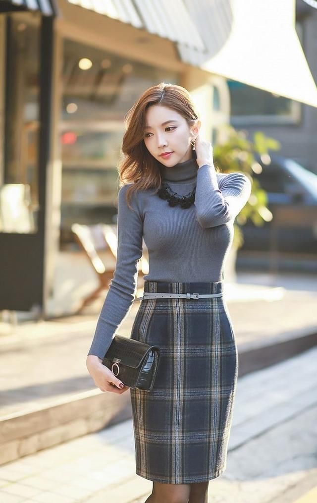 街拍 优雅“小脸儿”美女，白嫩娇美!