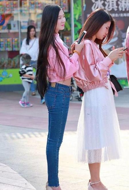 修身牛仔裤和健身修身裤,展现女人曲线身材,都是极好的存在!