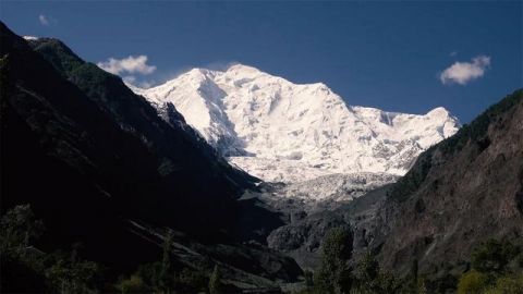  「喜马拉雅山」我国为帮“巴铁”解决大难题，在喜马拉雅山插入了一根120米钢柱