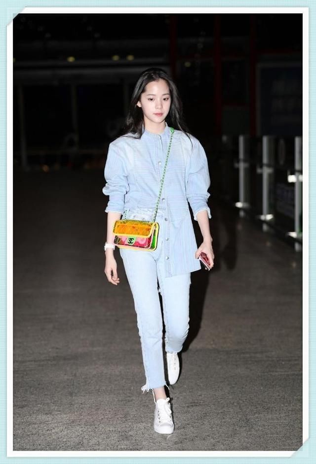 成年后的欧阳娜娜越来越敢穿！一身黑色礼服尽显曼妙身姿，美炸了