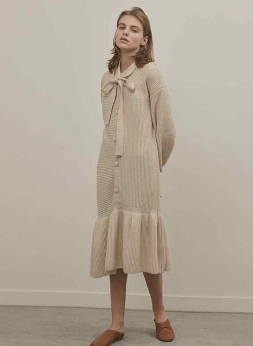  『平底鞋』扔掉高跟鞋吧，“平底鞋＋裙子”才是今春王炸穿搭