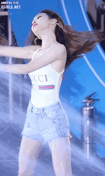 女爱豆那么多，凭什么她是“南韩第一腿精”？