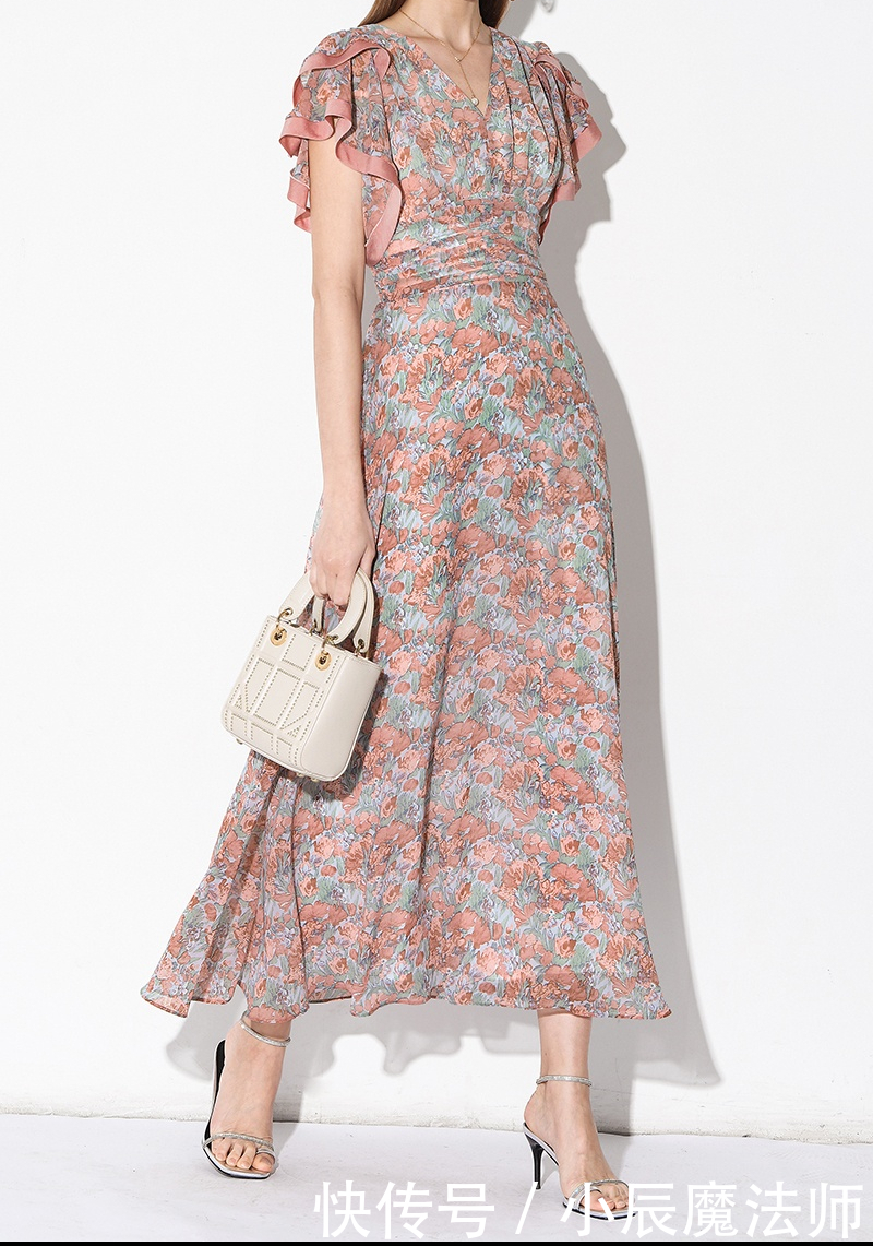 『复古方领』高级又时髦,照着穿回头率200%!