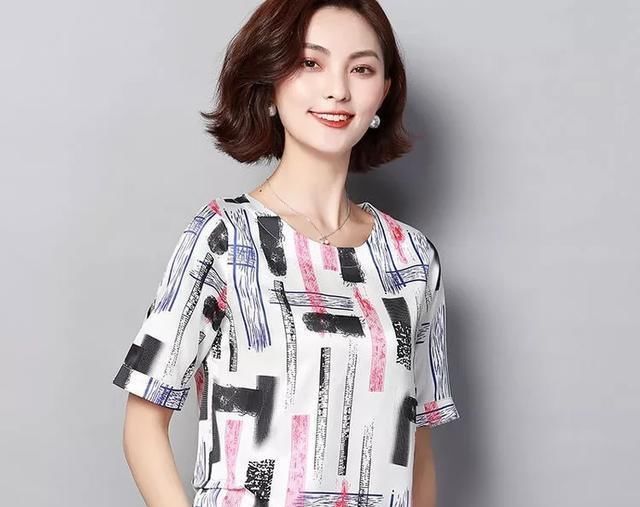  『时髦』女人穿裙子想好看,鞋子很重要,做到“三不穿”,才能优雅又时髦!