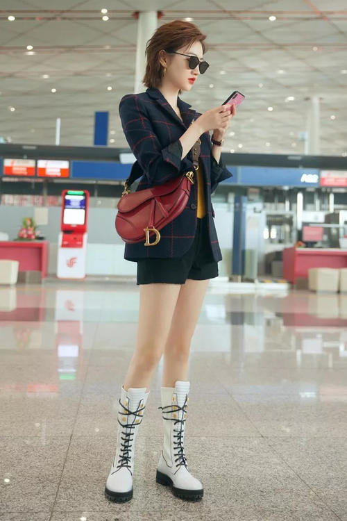 经典回归，秦岚马思纯把格纹穿得很高级