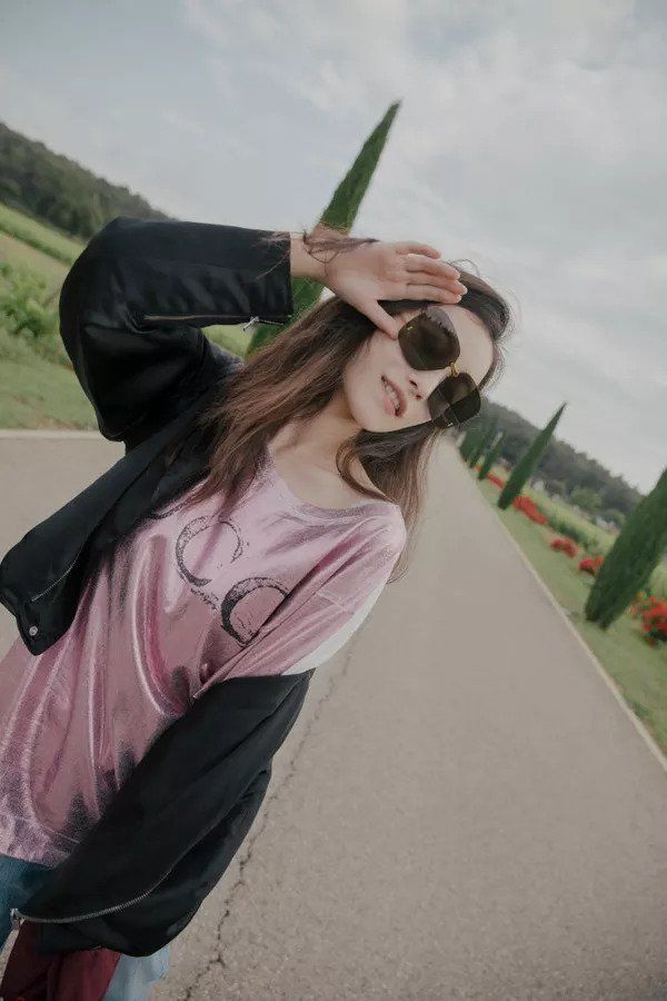 好看| 倪妮素颜扮男装依旧貌美!和精修图无差的好肤质该如何养成?