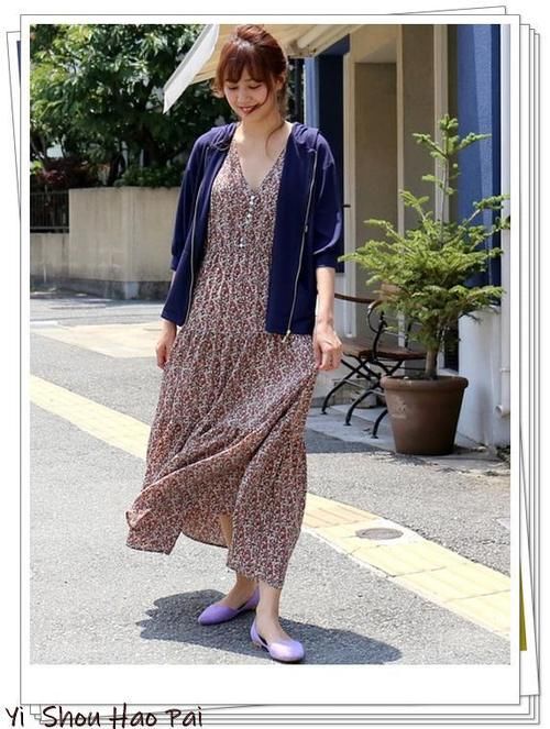 『海军蓝风连帽卫衣』能穿3季的万能搭配单品!海军蓝连帽卫衣的多种造型示范