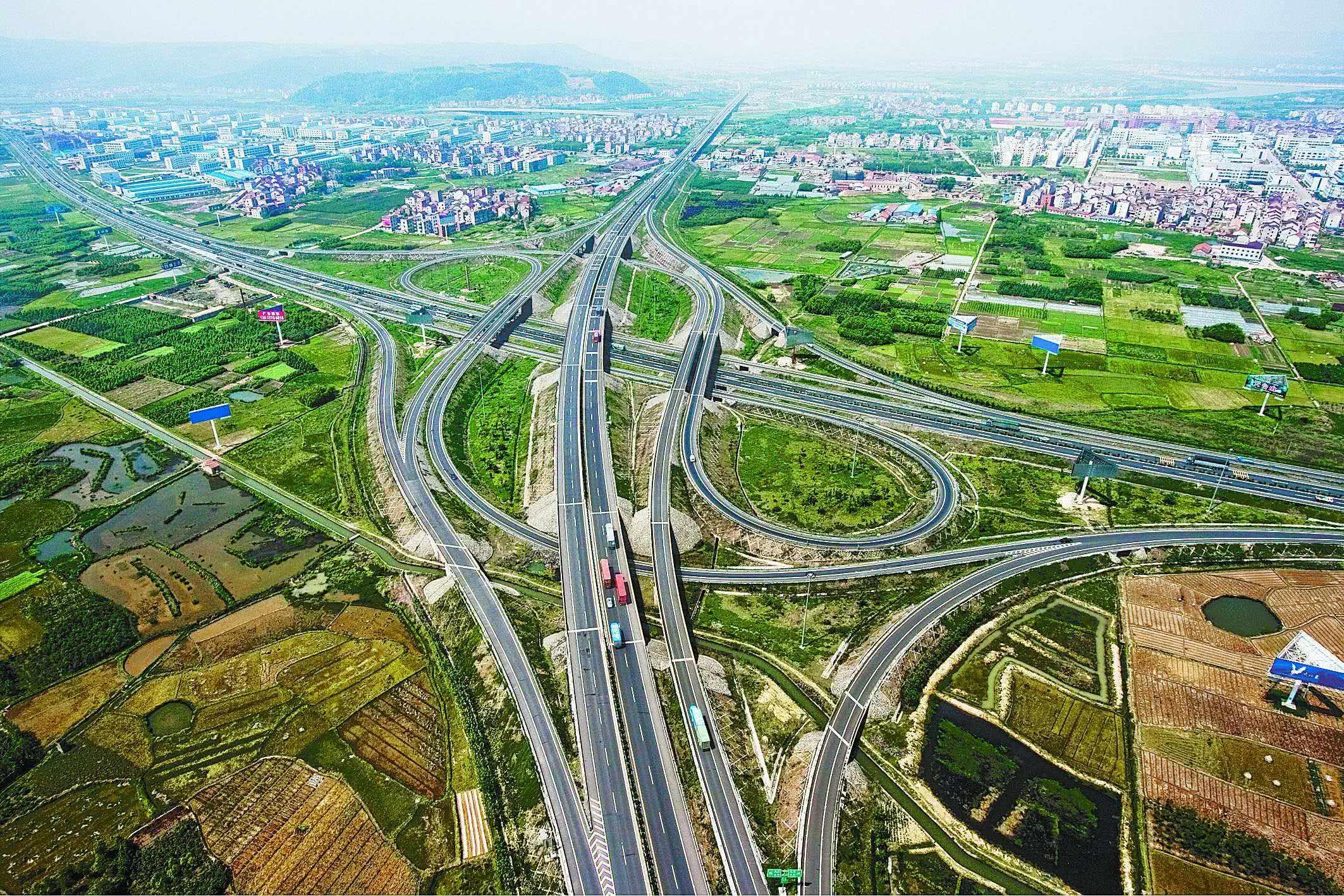 为何中国高速收费贵，国外甚至都免费？原因很简单