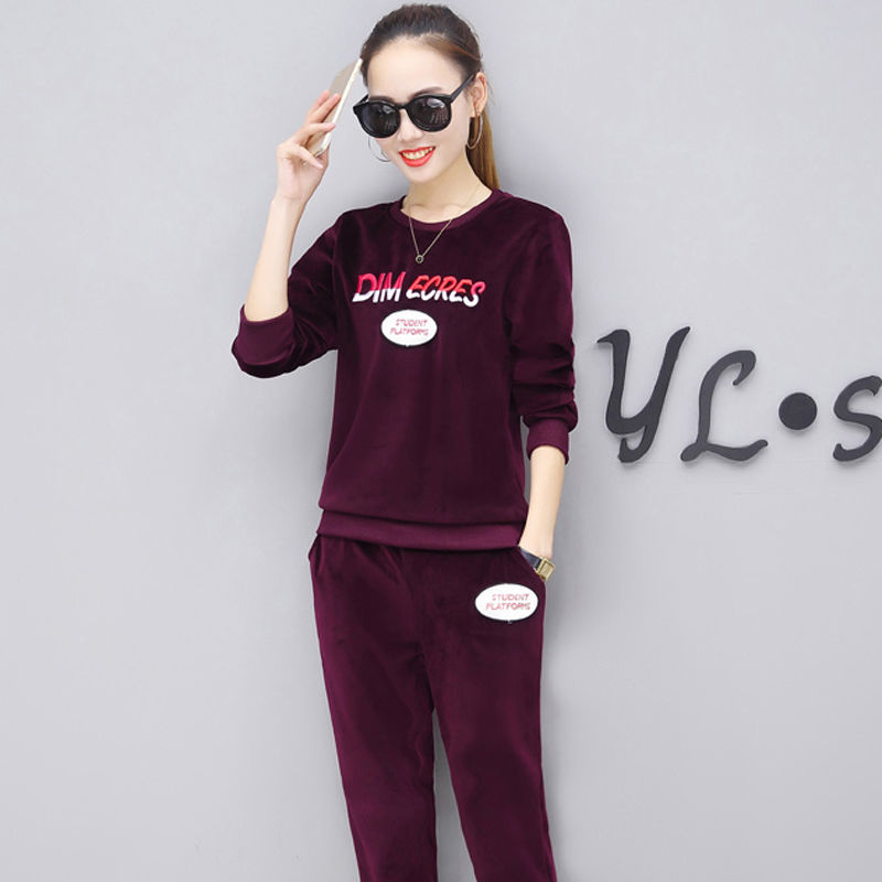 穿腻了裙子，试试这些金丝绒套装，秋天出去玩，轻便温暖又美丽