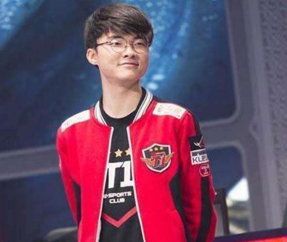 【和爱萝莉】管泽元紧急道歉后,又遭Doinb复盘吐槽:说的什么玩意听不下了