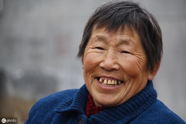 养老金提高多少农民才满意？听了这位70岁老人的回答心里不是滋味