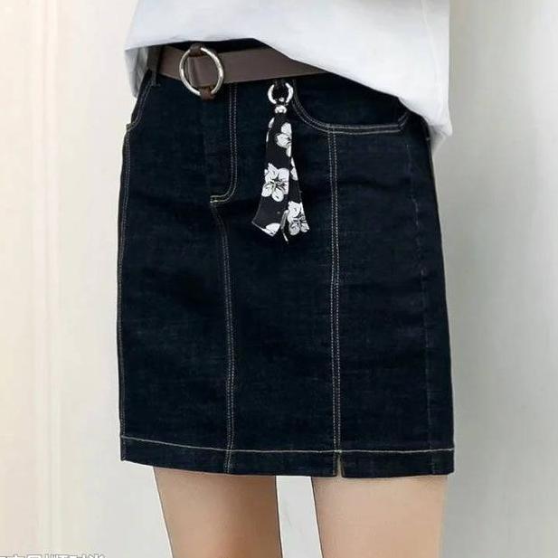 高跟黑丝配短裙，这才是这个夏天最性感的穿搭