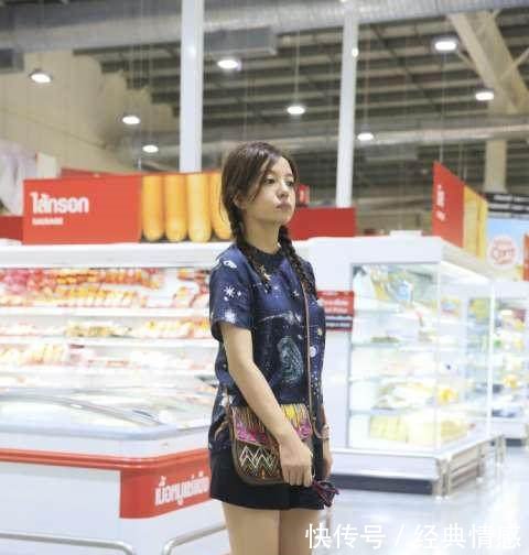 赵薇穿3万块的裙子又胖又丑，网友都说她穿衣美都是钱砸的！