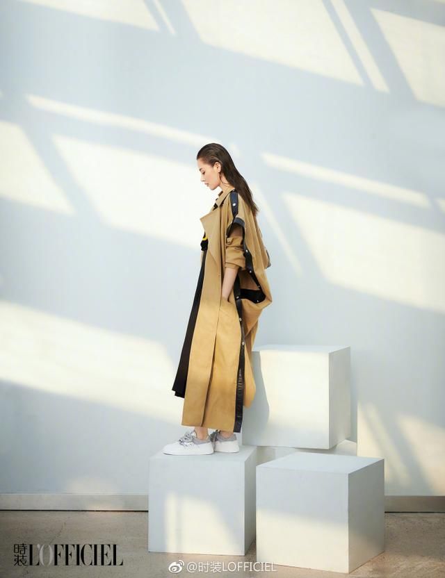 难得有一张张天爱露背照,大家却被她的头吸引,网友:还真敢扎!