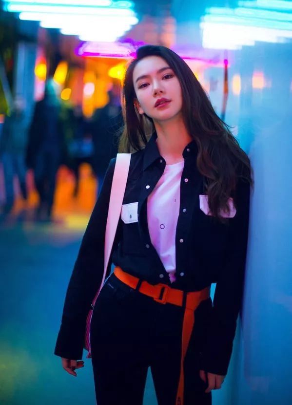 你的穿搭过时啦!跟戚薇、屈楚萧学最潮穿法，分分钟朋友圈点赞过