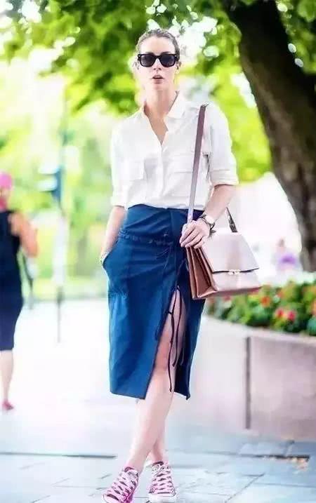 开叉裙才是这一季的亮点，是时候出来炫耀了