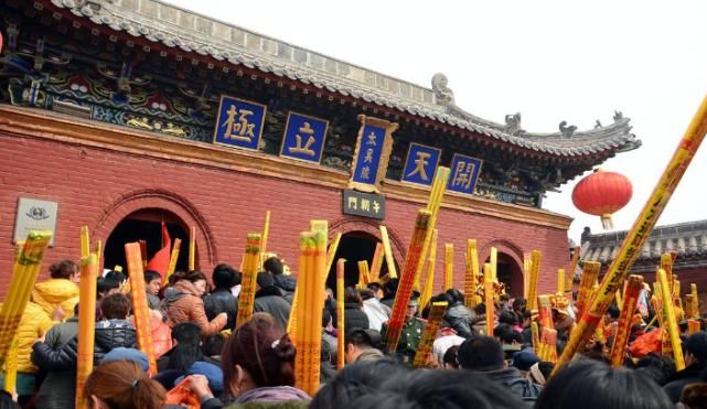 比少林寺受欢迎的寺庙，游客破世界记录，香火多得消防车随时待命