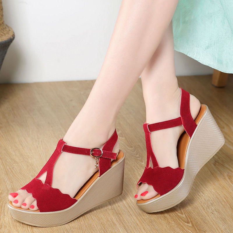 天哪，50岁妈妈天天穿这些美观舒适女鞋，大气十足，优雅高贵