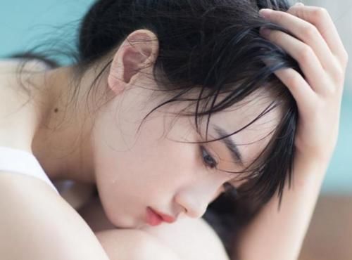  【女生】为啥刚洗的头发，一晚就油了？多半是“这3点”，00后女生要早知！