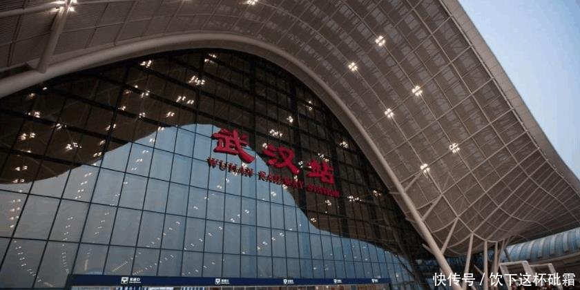 湖北正在大力修建一条省内高铁, 沿线7市3县受益!